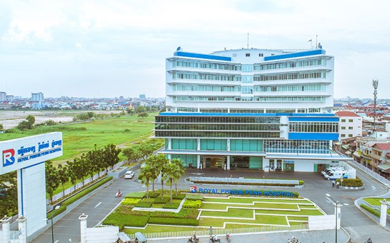 មន្ទីរពេទ្យ រ៉ូយ៉ាល់ ភ្នំពេញ