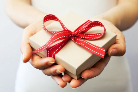 Cách làm hoa giấy đẹp trang trí hộp quà 8/3 ‘siêu’ đơn giản