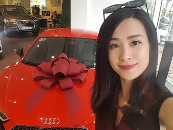 Dong Nhi ទទួលបានរថយន្តទំនើបមួយគ្រឿងតម្លៃ ១៣ ពាន់លានដុងពី "សេនាប្រមុខ" Ong Cao Thang