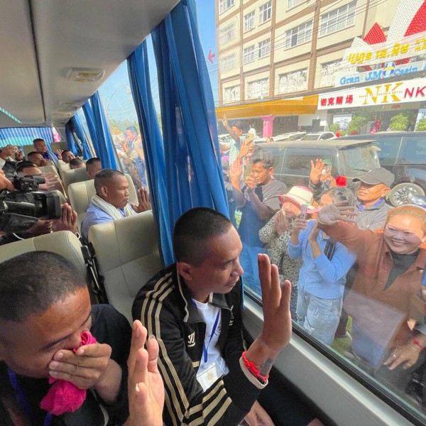 យោធិនកម្ពុជាទាំង ១៨រូប ដែលបានស្ថិតក្រោមការឃុំគ្រងរបស់ភាគីថៃអស់រយៈពេល ១៥៥ថ្ងៃមកហើយ ត្រូវបានដោះលែង និងបញ្ជូនត្រឡប់មកមាតុប្រទេសវិញ ដោយសុខសុវត្ថិភាព