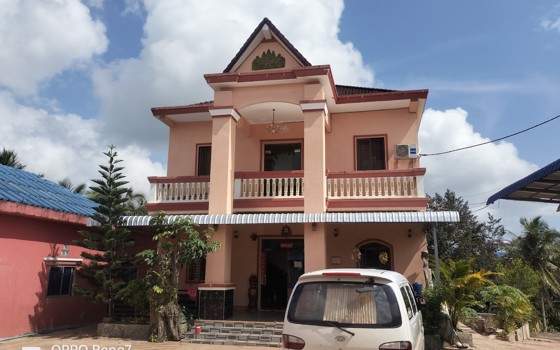 ផ្ទះសំណាក់ ថ្មដា