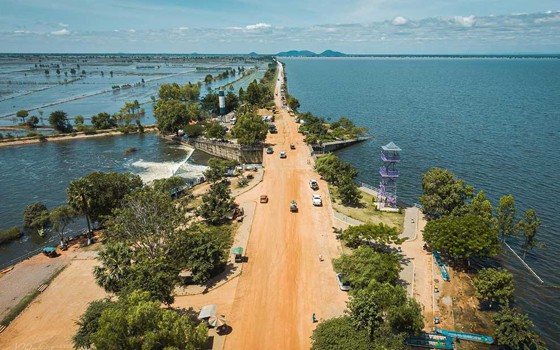 ទេសចរណ៏​ Ang Tropeang Thmor បន្ទាយមានជ័យ