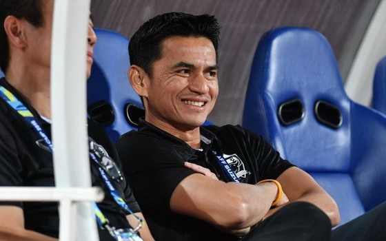 Tương lai HLV Kiatisak chính thức được định đoạt