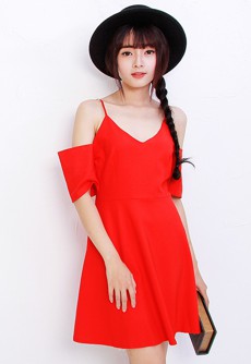 Đầm khoét tay hai dây