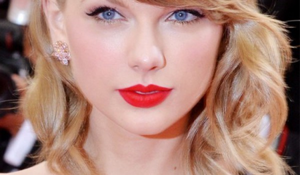 Nóng bỏng sắc son đỏ như Taylor Swift