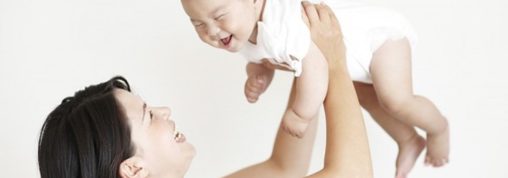 Tai hại khôn lường khi chơi trò rung lắc, tung hứng trẻ