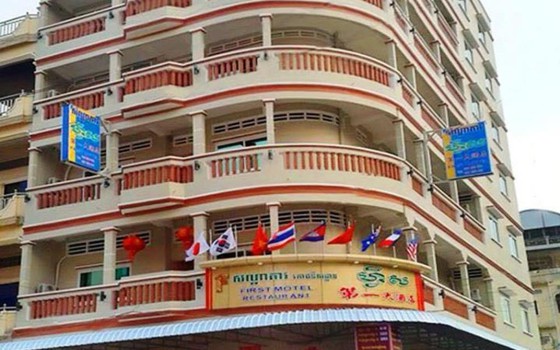First Hotel - សណ្ធាគារហ្វឺស