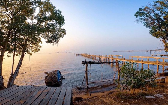 ភូមិក្តាត​ ស្ថិតនៅខេត្តកំពត