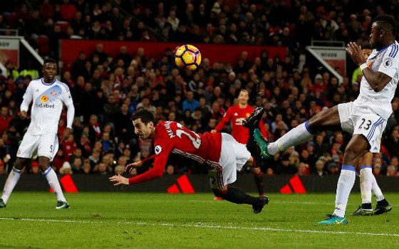 Người MU nói gì về siêu phẩm của Mkhitaryan?