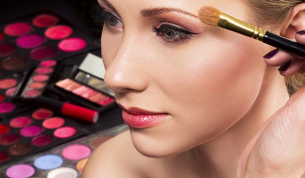 Tỏa sáng với 3 xu hướng trang điểm 