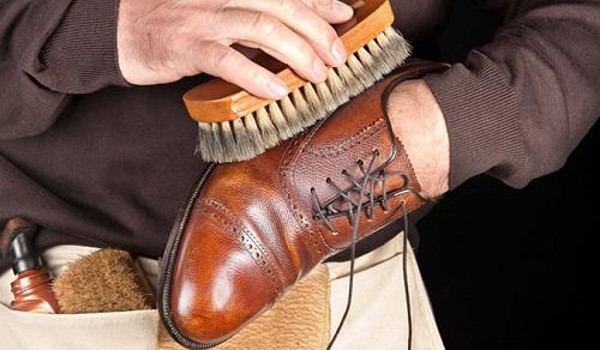 Mẹo làm Mềm Giày Da Hiệu Quả Nhất