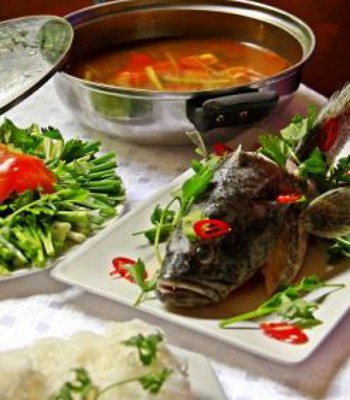 Lẩu cá mú nấu ngót