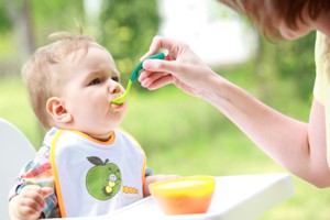 6 dấu hiệu cho thấy bé đã sẵn sàng ăn dặm