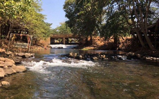 រមណីយដ្ឋាន ក្បាលហុងទឹកឆា ខេត្តកំពង់ចាម