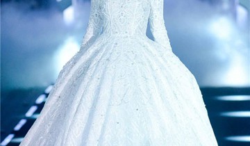 Những lần mẫu Việt “vật vã” với bạn diễn trên sàn catwalk