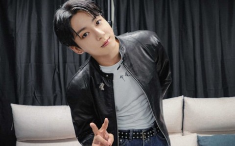 Jungkook សមាជិក​ក្រុម BTS ធ្វើ​បច្ចុប្បន្នភាព​អ្នក​គាំទ្រ​អំពី​អ្វី​ដែល​គាត់​ធ្លាប់​ធ្វើ​ក្នុង​ជួរ​ទាហាន