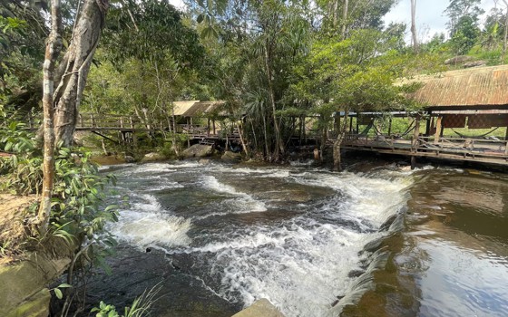 ទឹកធ្លាក់ តួគិរីរម្យ ខេត្តកំពង់ស្ពឺ 