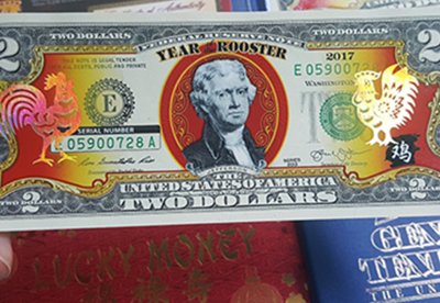 Tờ 2 USD in hình gà giá cả triệu đồng vẫn khan hiếm