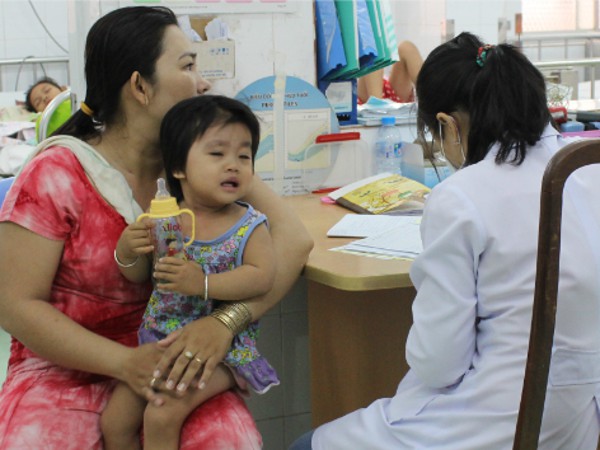 Sai lầm nguy hiểm khi trẻ tiêu chảy